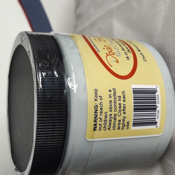 Dixie Belle Chalk Mineral Paint - Savannah Mist 16 oz - Picture 3 of 4